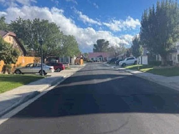 Exterior Neighborhood (street photo)