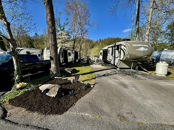 2nd image of 4223 E Pkwy Unit 262