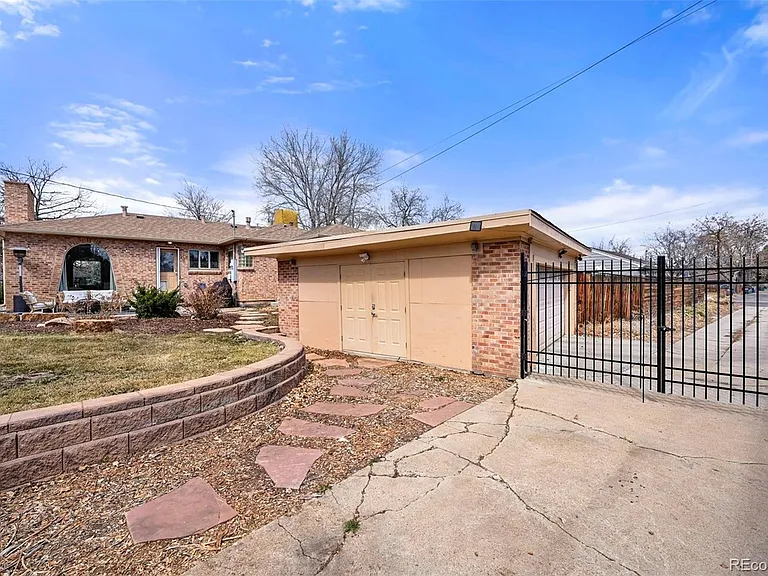 2576 Krameria St — Photo 20