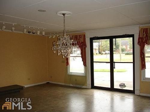 4th image of 411 Woodland Trl
