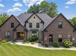 100 Stonebridge Bluff Dr, Maryville, IL 62062