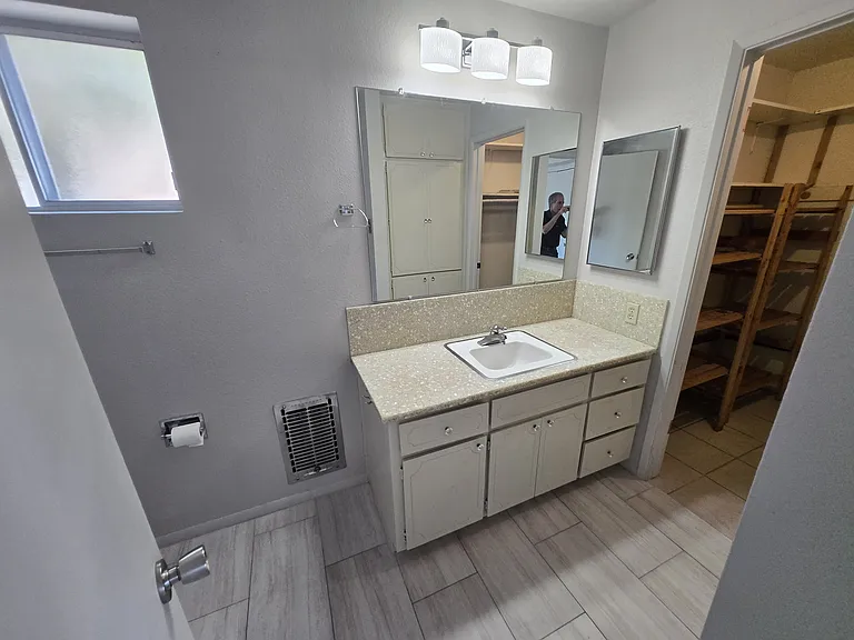 306 W Maryland Ave #5 — Photo 7