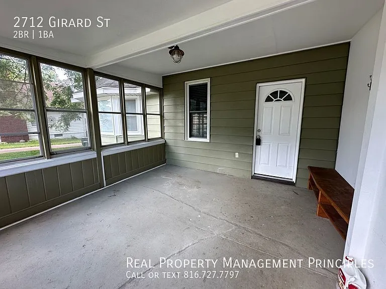2712 Girard St — Photo 2