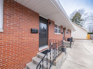 615 S 11th St APT B, Pekin, IL 61554