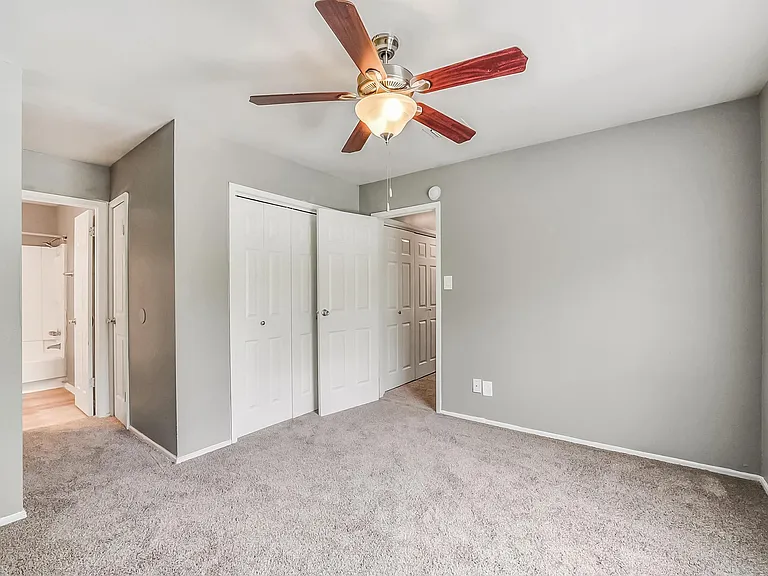 Spring Hill Village Apartments — Photo 16