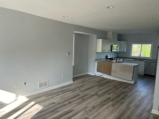 3 bed, 1800 sqft, $2,300 — Photo 2