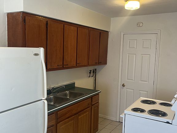 5th image of 1115 Troy St APT 1