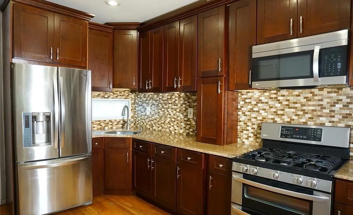 5 bed, $3,800 — Photo 1