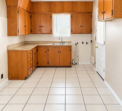 2nd image of 405 E 38th St