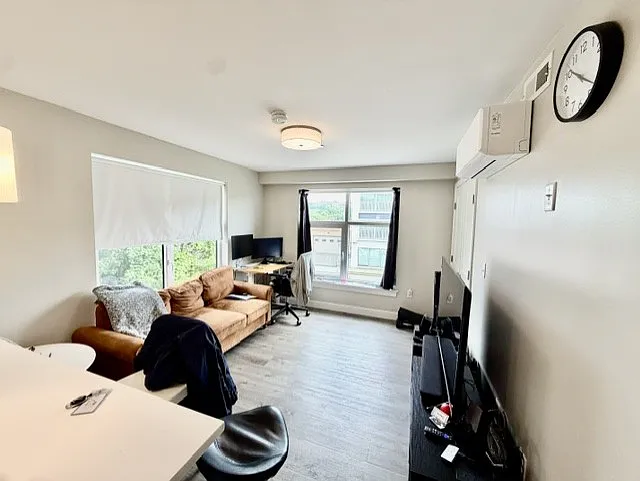 882 Massachusetts Ave #2E — Photo 2