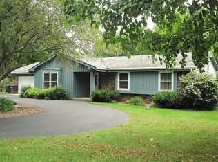 W299S3028 Ridgewood Dr, Waukesha, WI 53188