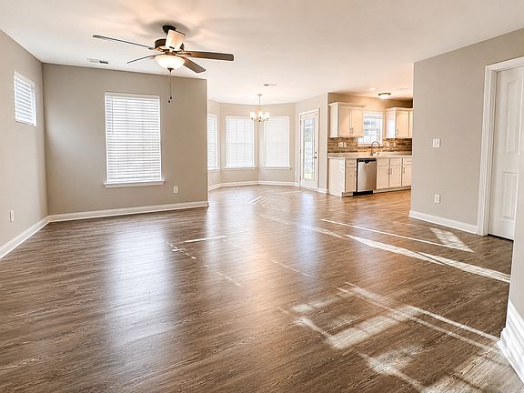 3rd image of 476 White Oak Trce