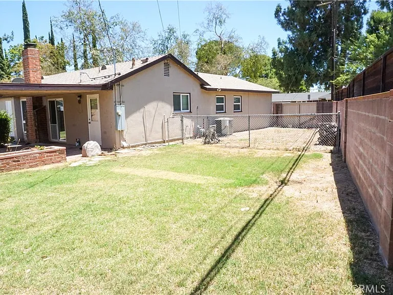 23003 Runnymede St — Photo 20