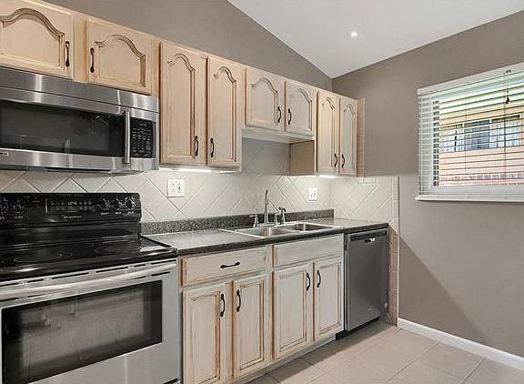 4th image of 325 Waterford Dr