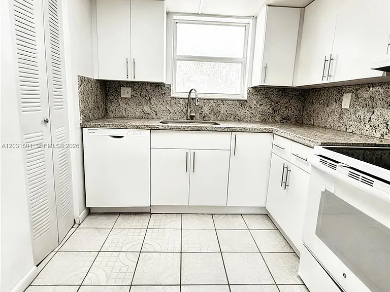 13701 Kendale Lakes Cir #B-308 — Photo 2
