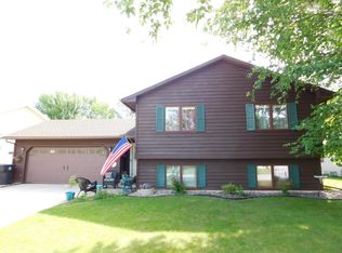 1229 Autumn Ct, Grand Forks, ND 58201