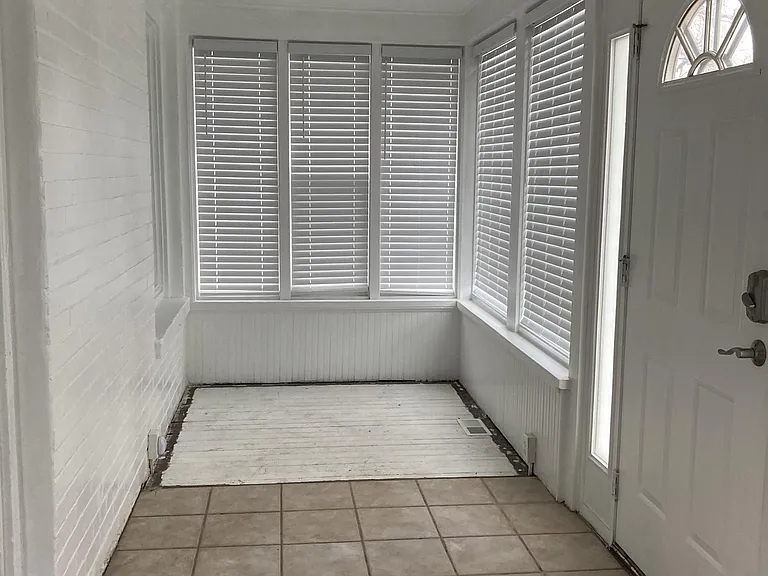 701 W 24th St — Photo 3