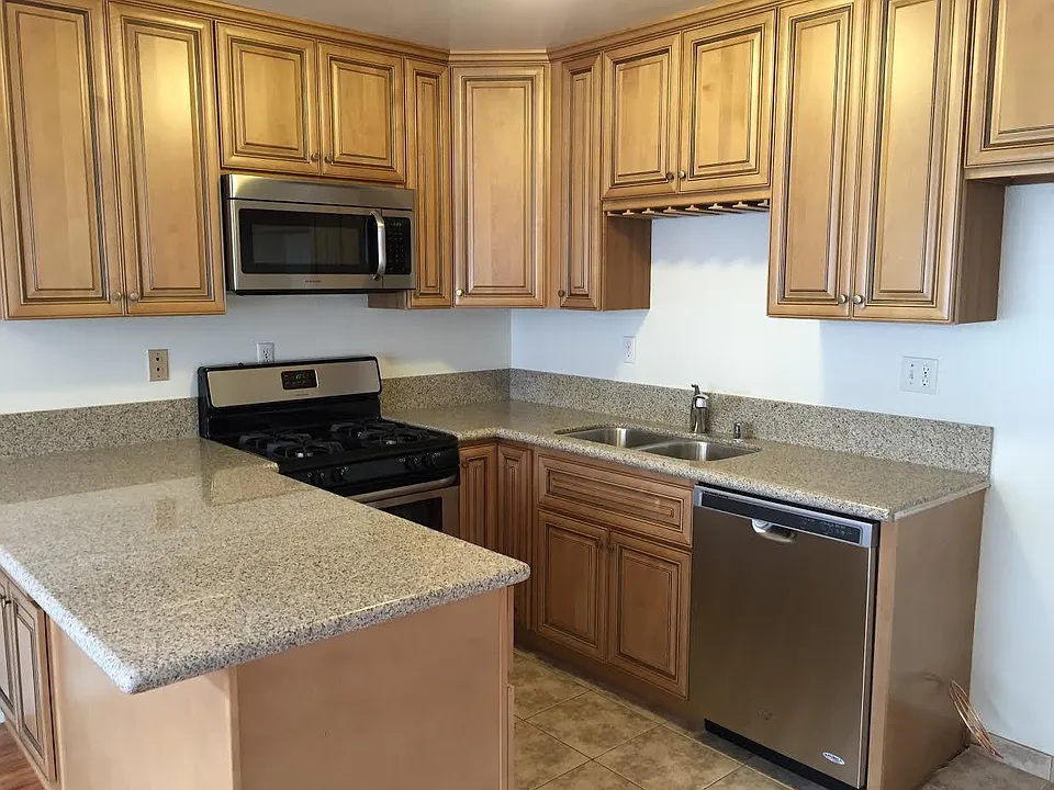 2115 Mathews Ave #6