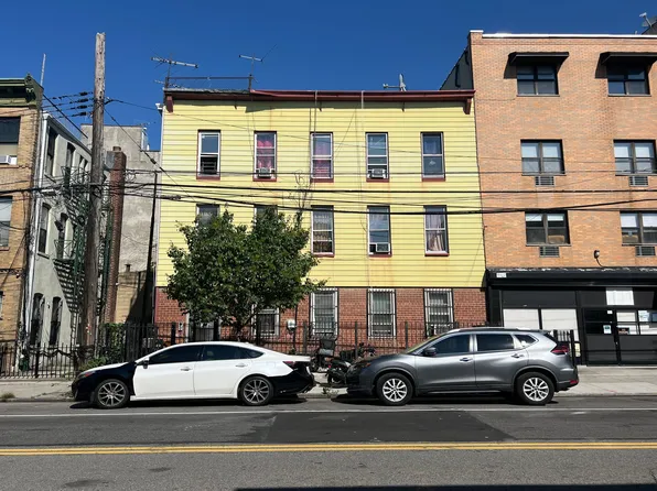 3096 14th St, Astoria, NY 11102