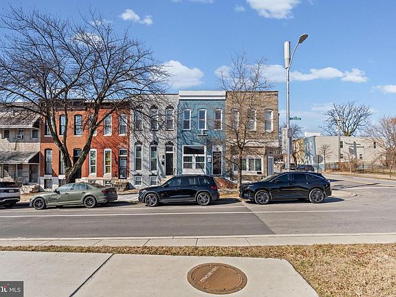 2nd image of 1440 N Broadway