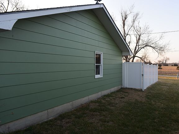 5th image of 107 E Franklynn Ave