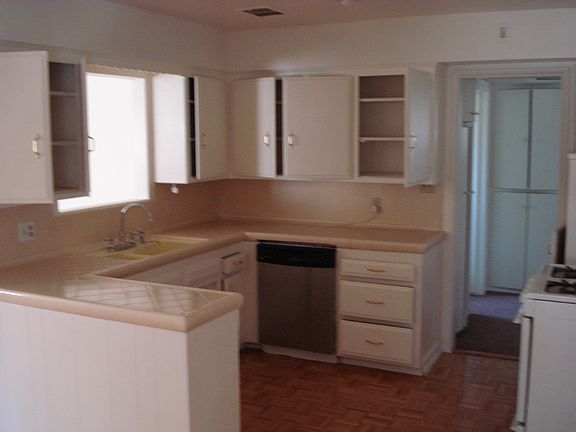 3rd image of 40826 Camellia Dr