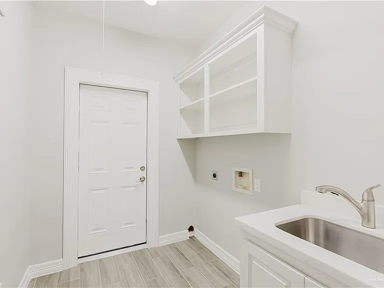 10311 N 23rd Ln — Photo 3