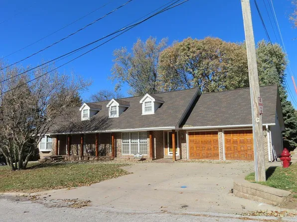 846 S Scenic Dr, Oakland, IA 51560