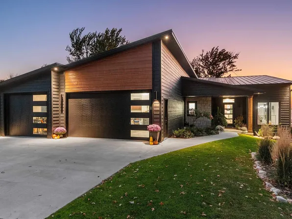 N6633 Harrison Rd, Hilbert, WI 54129