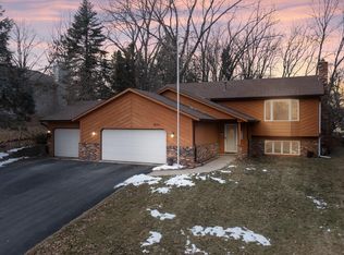 4615 Parkridge Dr, Eagan, MN 55123