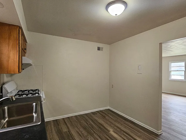 4844 Taylor St — Photo 8