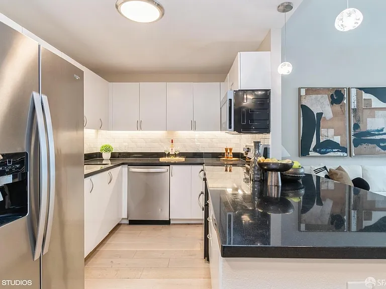 88 King St #104 — Photo 5