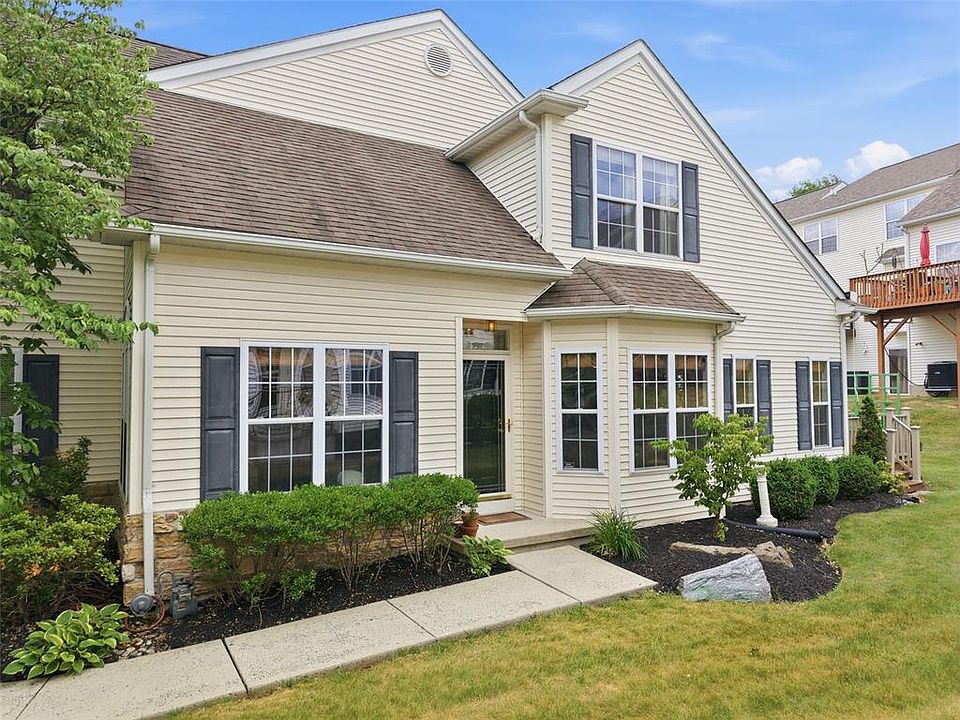 1st image of 124 Willow Dr