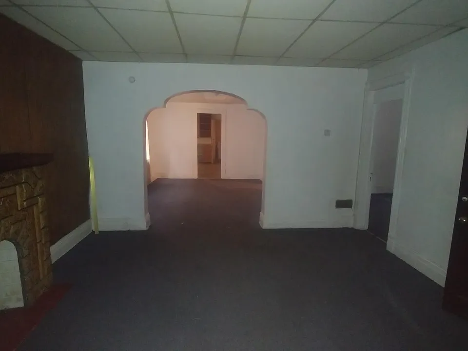 Building Photo 4