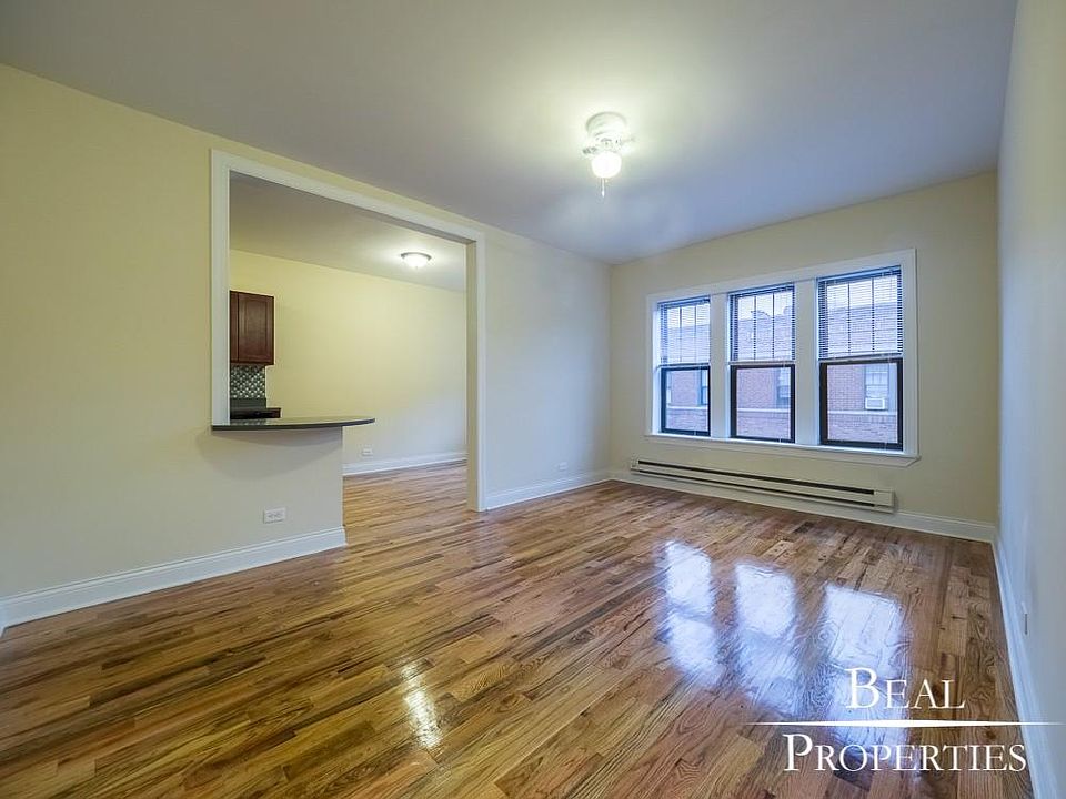 1st image of 628 W Cornelia Ave #100