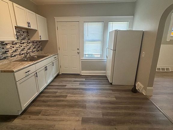 3rd image of 7910 Brinsmade Ave Floor 2