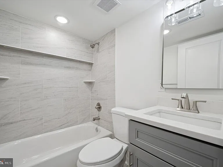 2553 S Dewey St #1 — Photo 12
