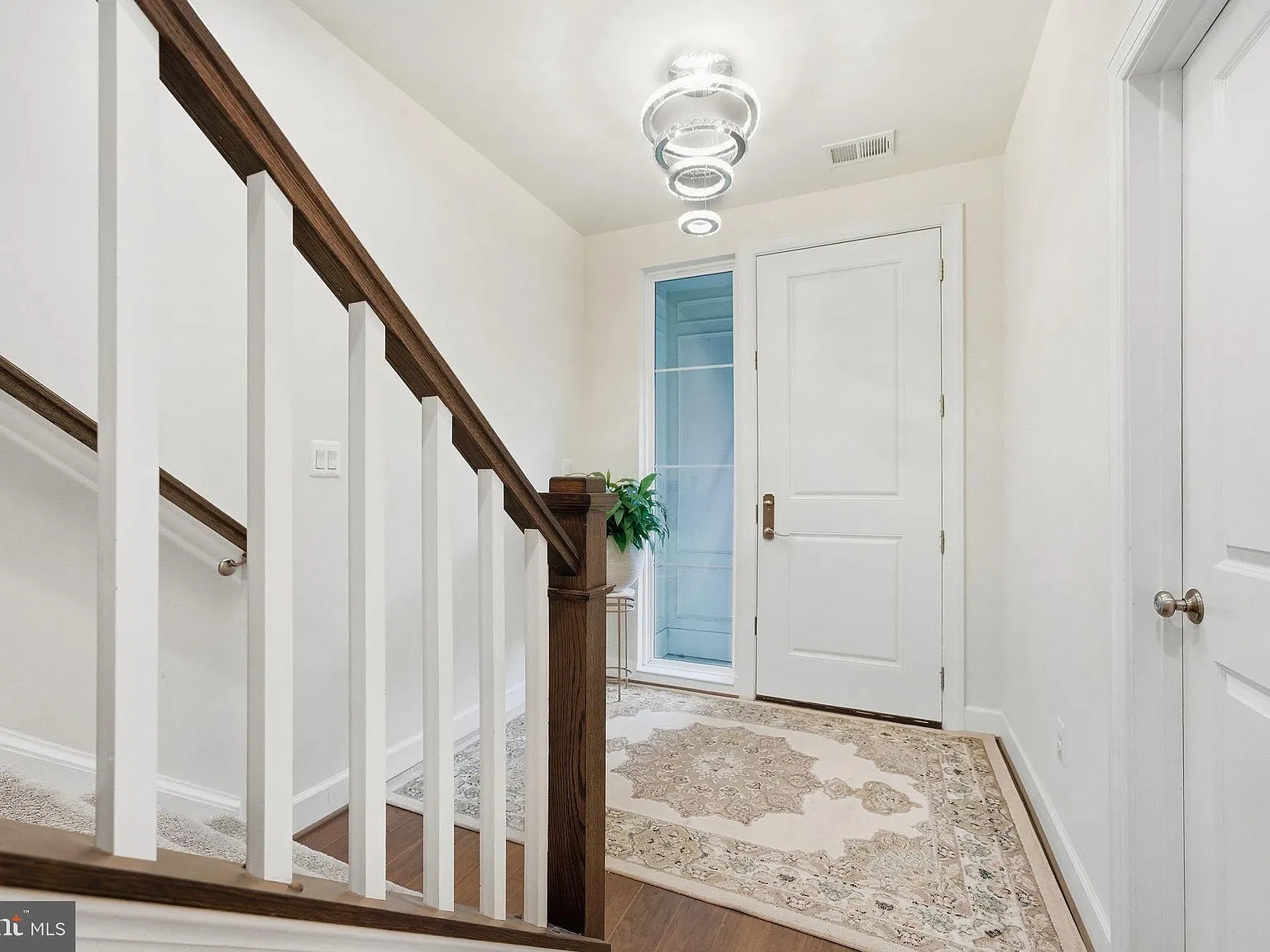 4 bed, 3.5 bath, 2552 sqft, $3,500 — Photo 2