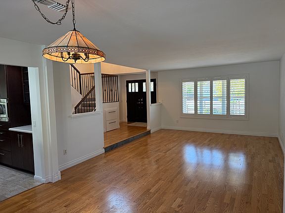 3rd image of 2088 Hillslake Dr