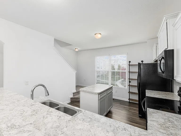 353 Laurel Creek St — Photo 17