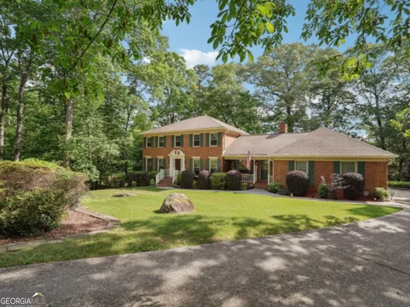 5027 Castlewood Dr SW, Lilburn, GA 30047