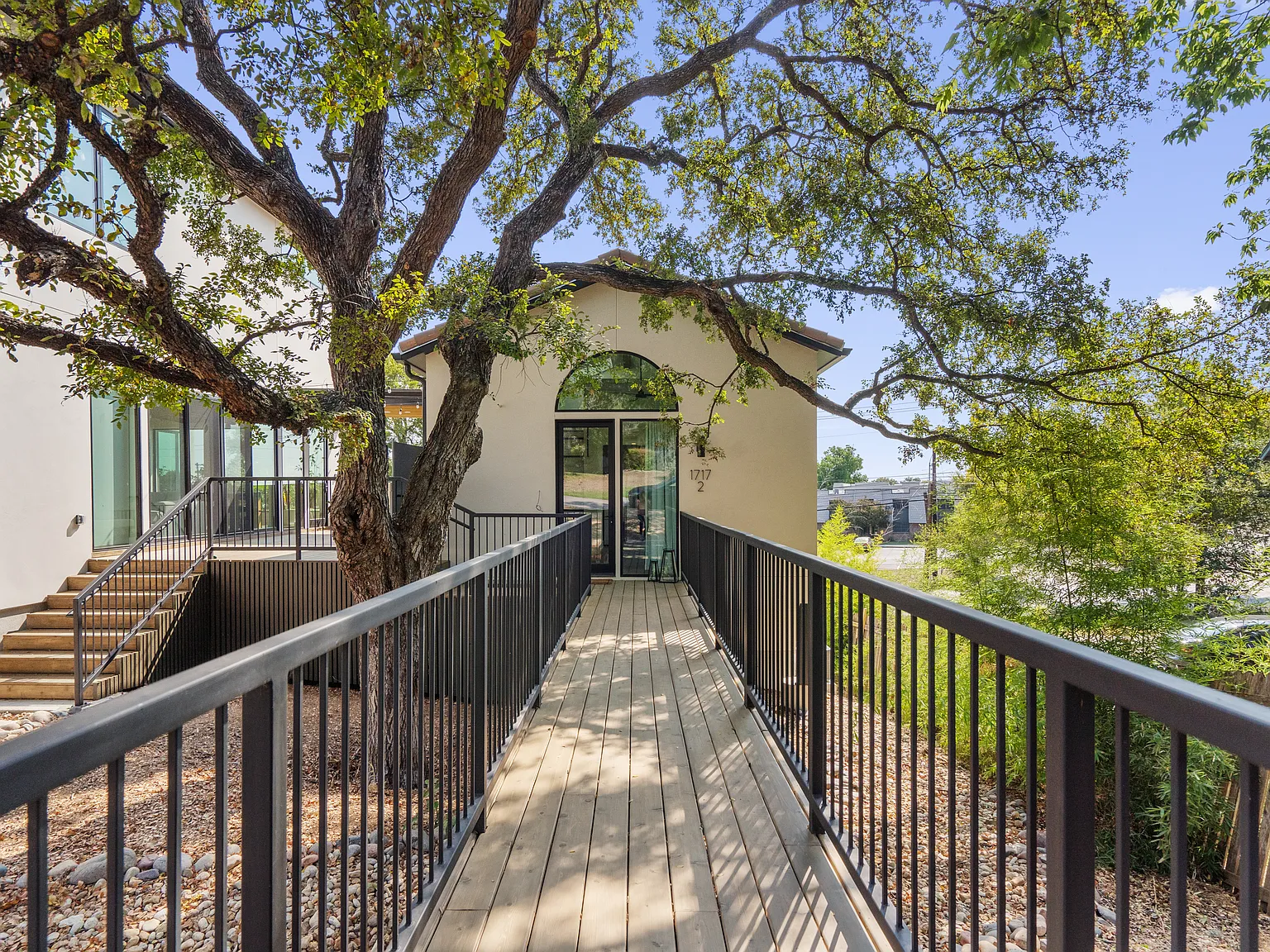 1 bed, 1.5 bath, 817 sqft, $2,900 — Photo 2