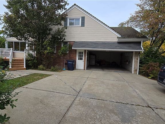 2nd image of 2626 Brentwood Rd