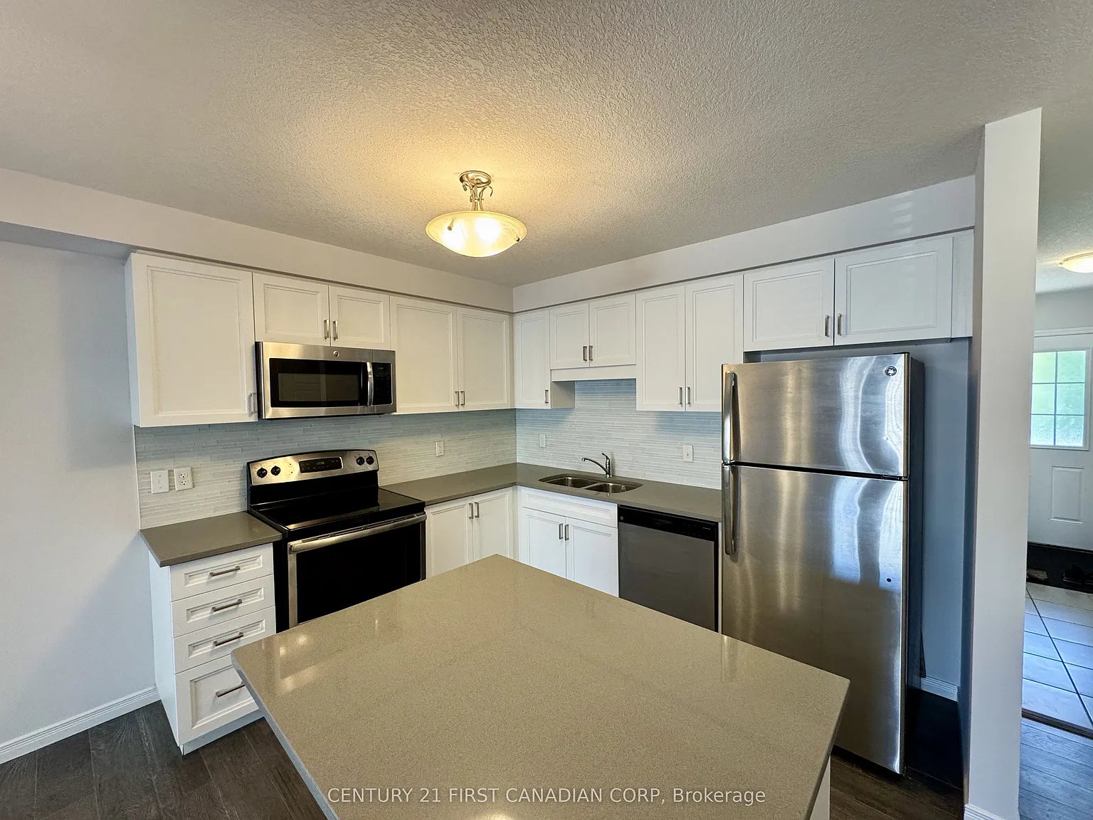 3 bed, $2,500 — Photo 4
