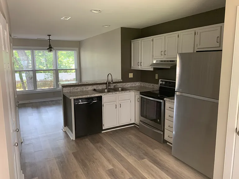 1517 Winters Hill Cir — Photo 2