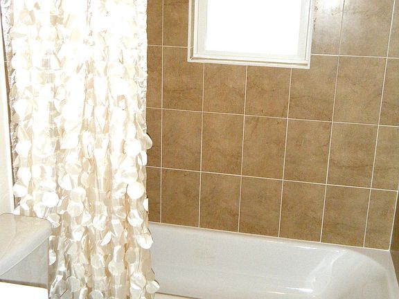 5th image of 200 Dubois Ave #D