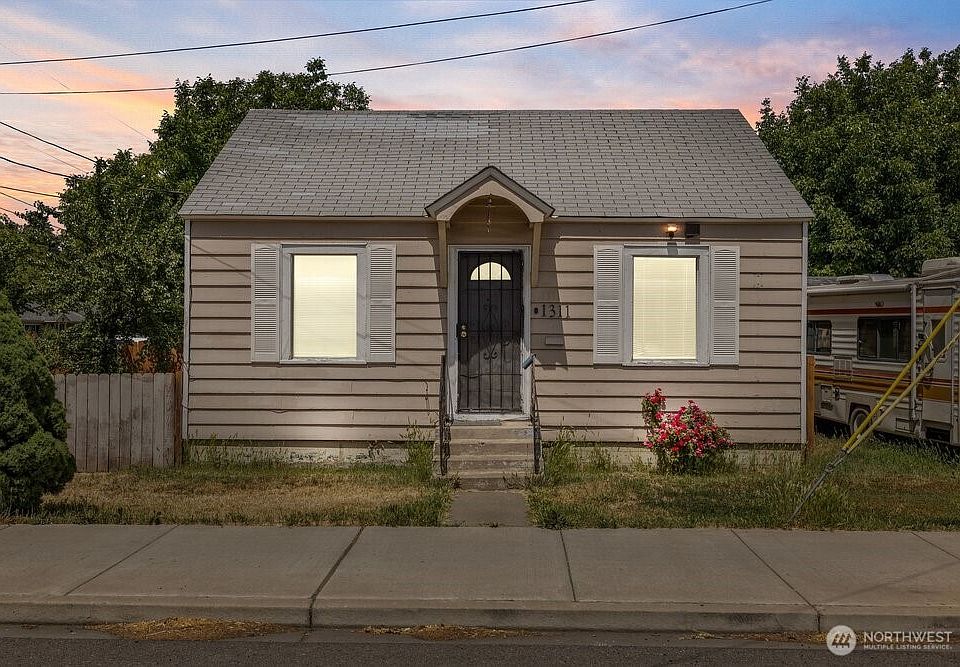 1st image of 1311 W Mead Avenue