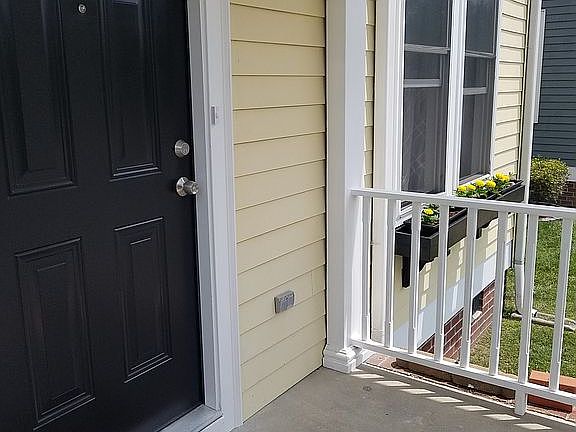 5th image of 741 Crabapple St