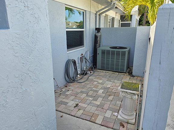3rd image of 320 SE 2ND Avenue #B4