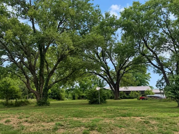 2715 E 95th Ave, Hutchinson, KS 67502